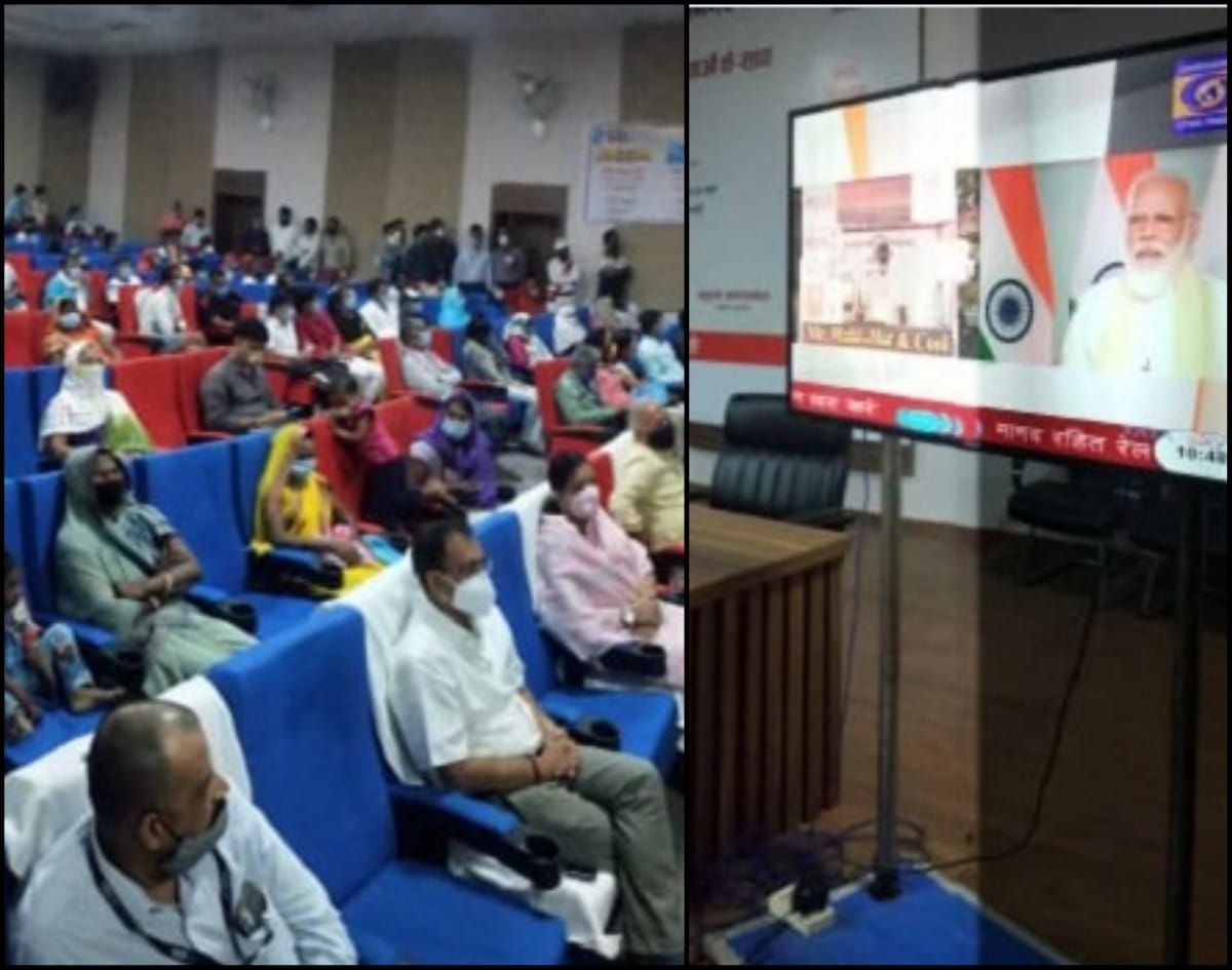 PM Modi make virtual dialoge with Street vendors with PM Swanidhi Scheme