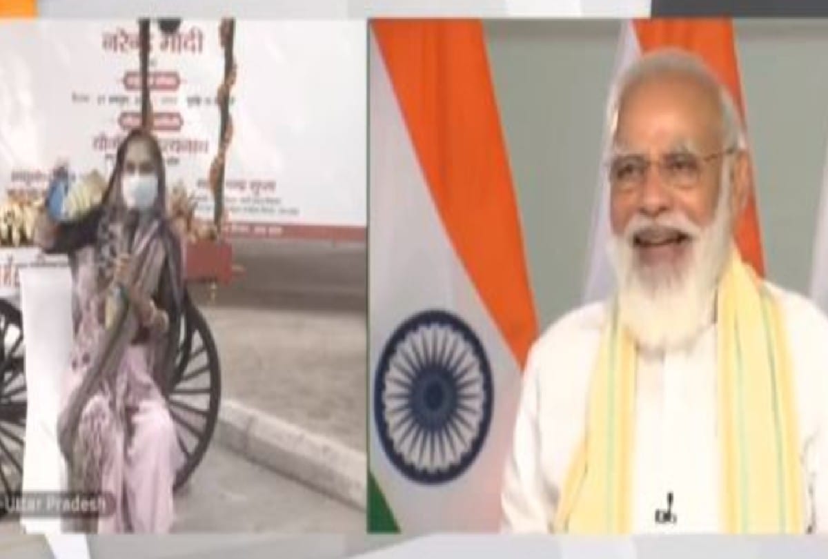 PM Narendra Modi Virtual Samvad with Street vendor Preeti in Agra
