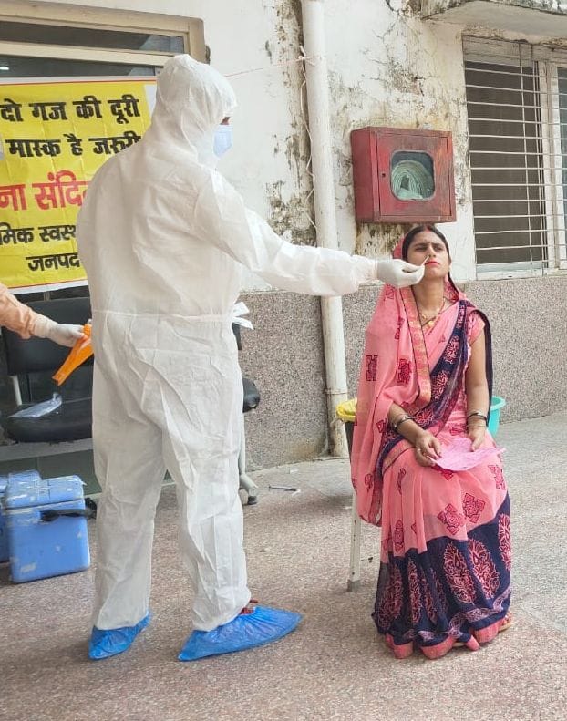 seven new peple tested covid positive including bank employess while 22 recoverd on monday