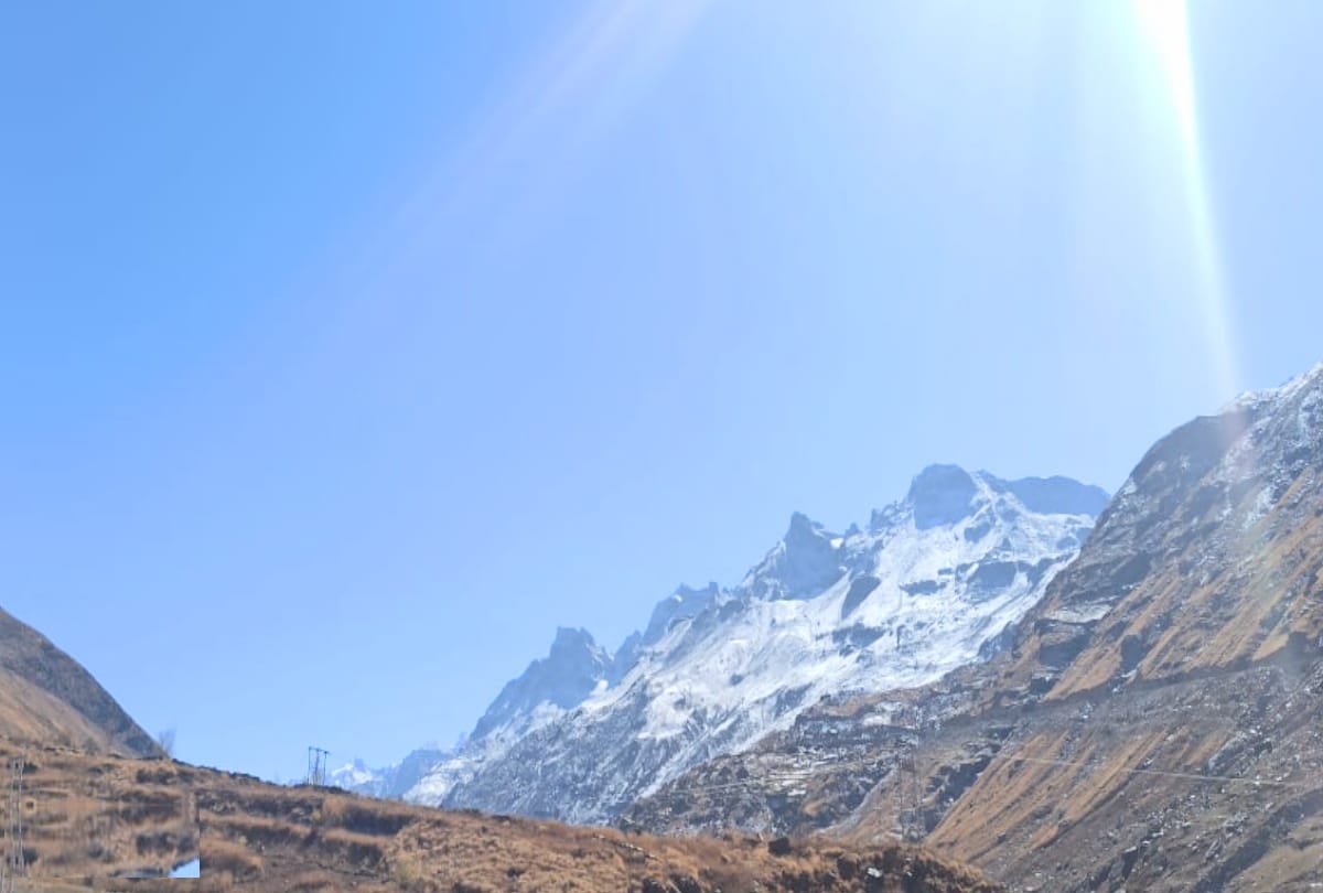 Uttarakhand Weather Forecast Update: After the snowfall in the higher Himalayan regions, cold began to rise in lowlands