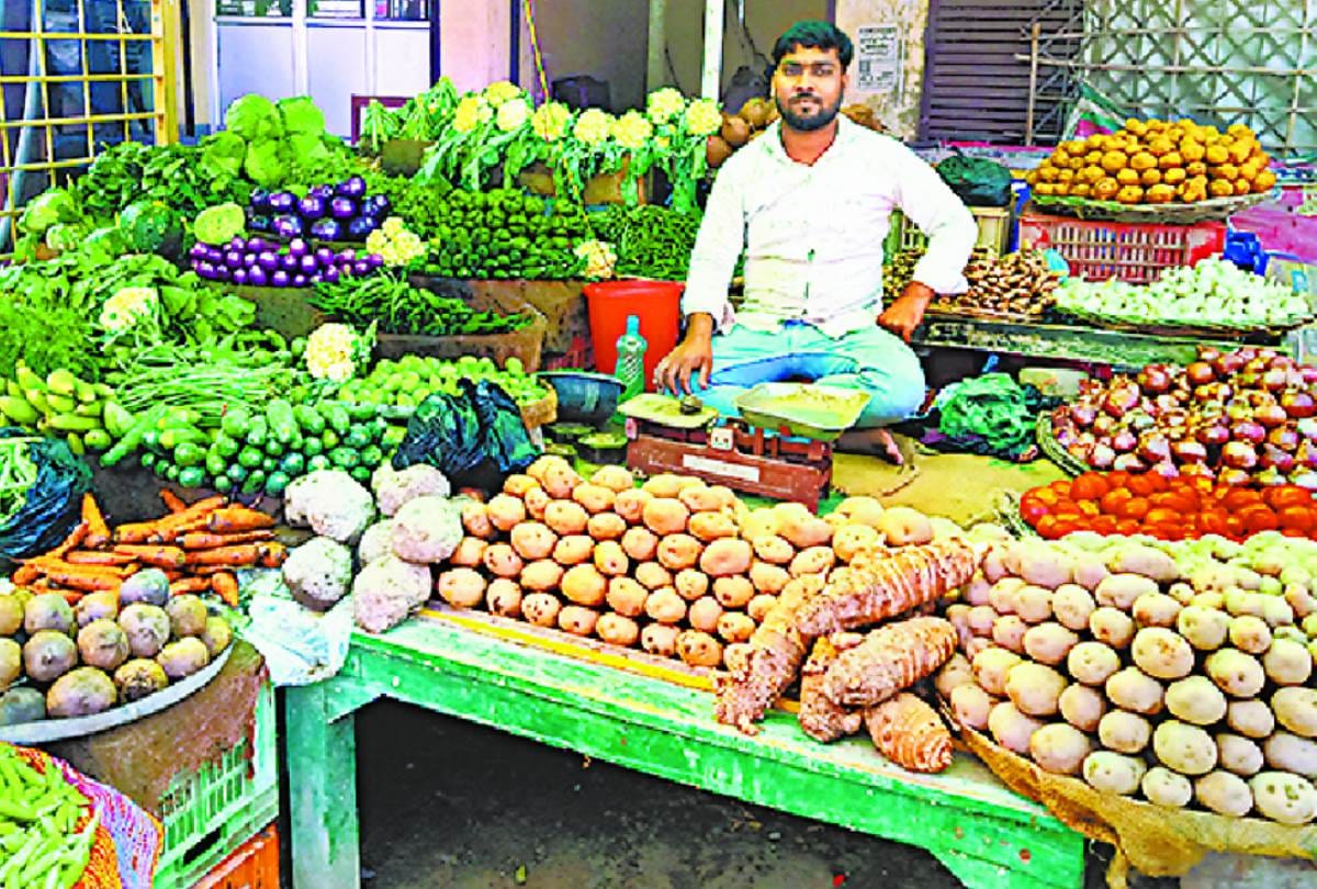 Stocks sufficient in Delhi's wholesale markets, but trade dropped by 50 percent