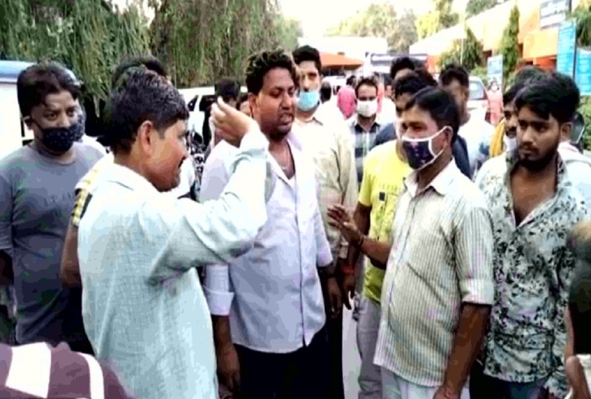 Murder in delhi over road dispute