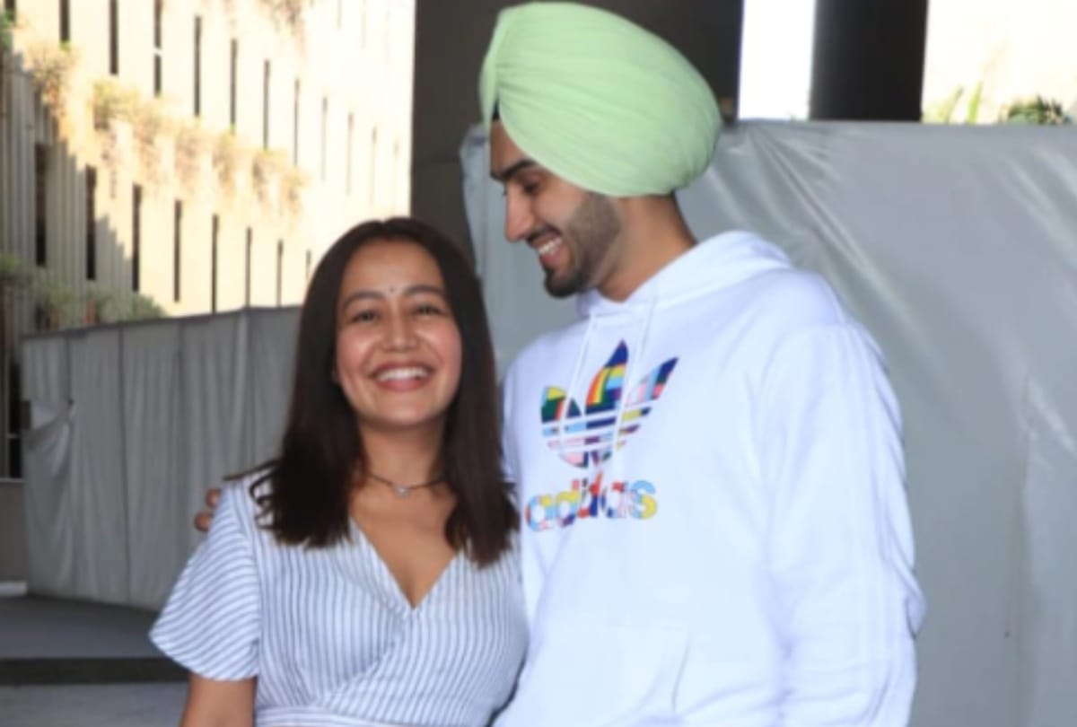 Neha kakkar and rohanpreet singh returns Mumbai after marriage
