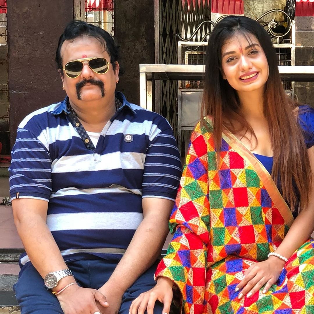 Divya agarwal actress father passed away due to coronavirus actress Divya Agarwal father passed away due to coronavirus