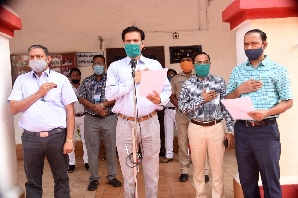 Railway worker and officer take promise