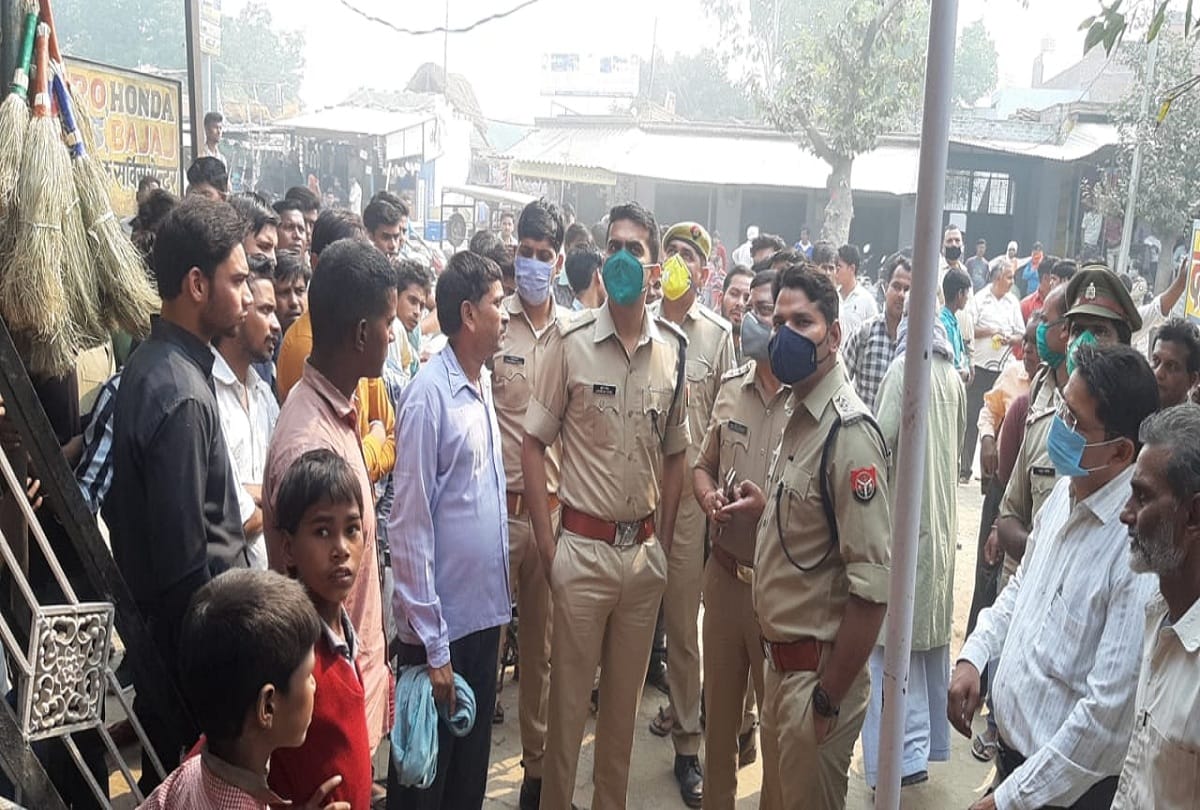Opposition occurred when new outpost incharge closed shops in Alamgiriganj