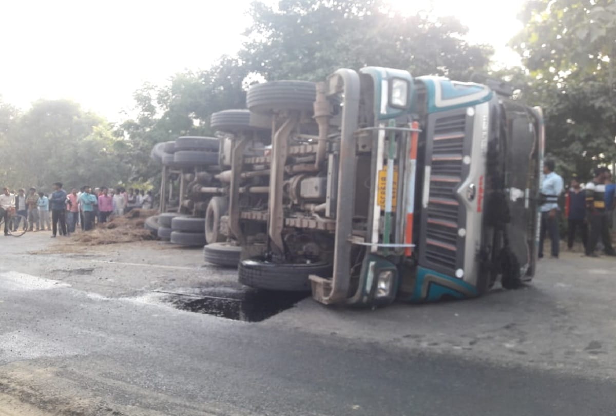 tanker of alcohol overturned in Jalalabad people looted as alcohol