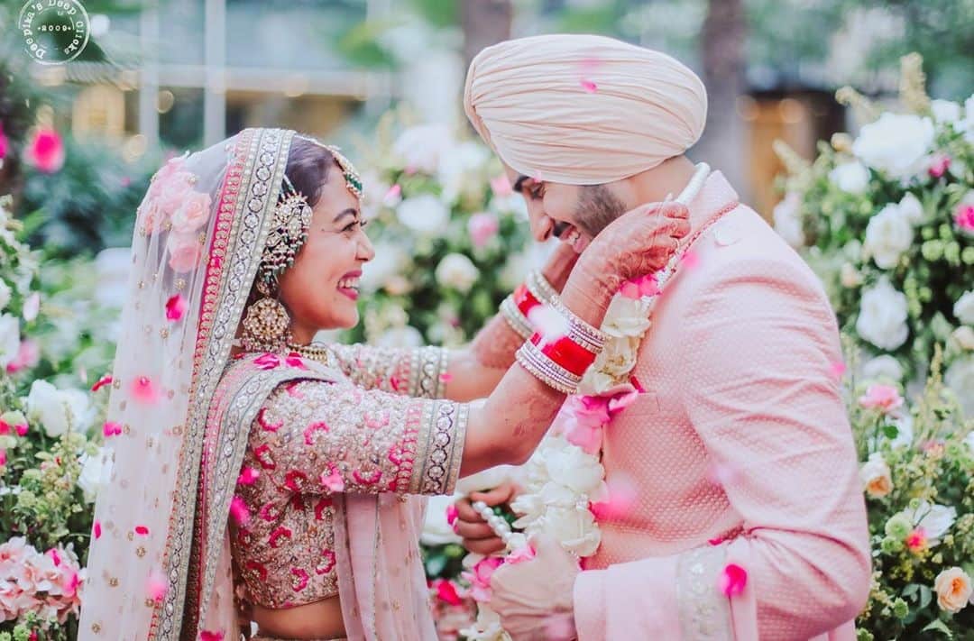 Neha kakkar marriage photo with mother in law shown care