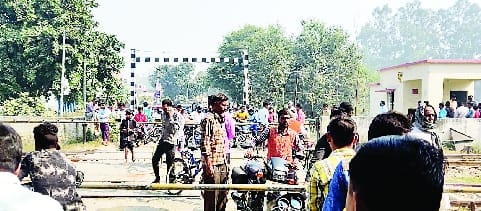 The collision of temps broke the boom of Bhitora railway crossing, jammed
