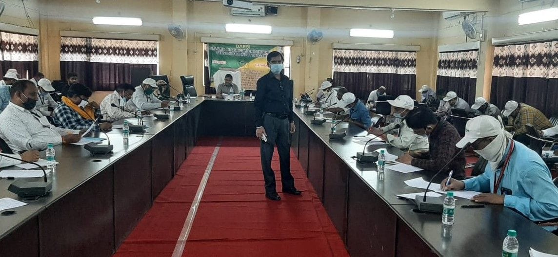 Hathras: Manure done in Vikas Bhawan, examination of seed sellers
