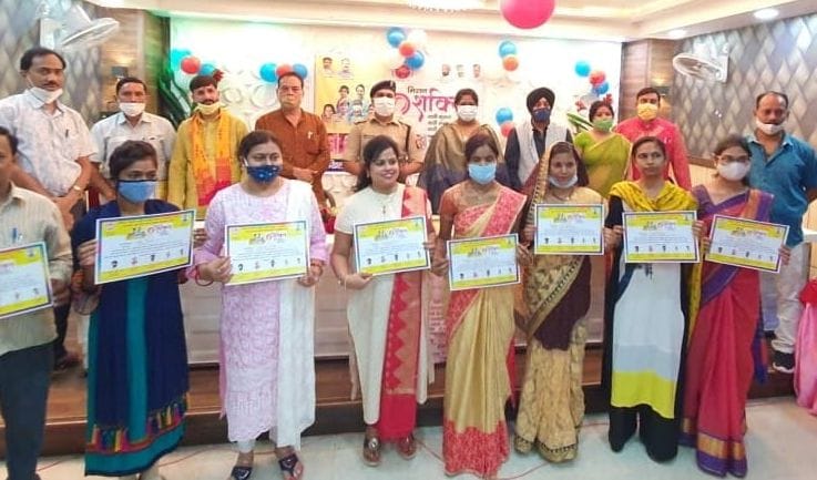 51 smart workers and nine daughters received the honor