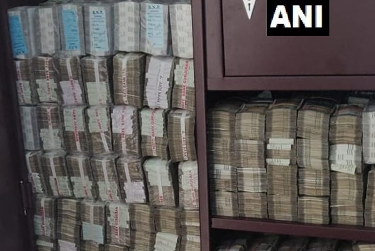 it dept seize Rs 62 crores cash from entry operator Sanjay Jain and his beneficiaries during raids underway in 42 premises