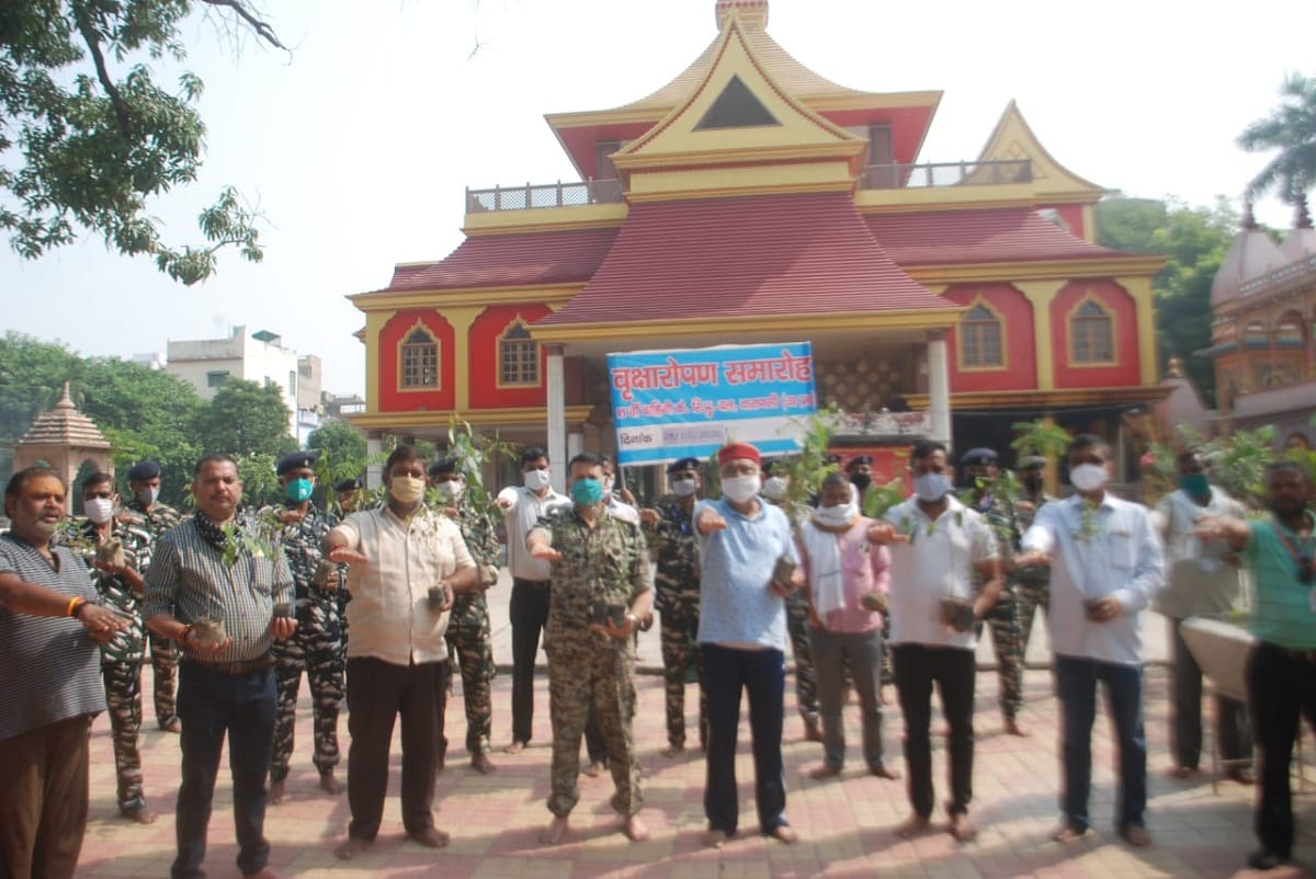 CRPF personnel did sanitation by planting 151 saplings in varanasi
