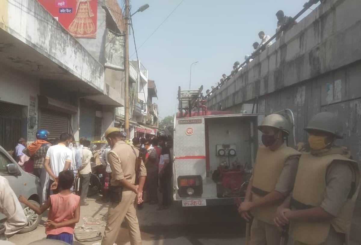fire broke out in a house, one died and three injured