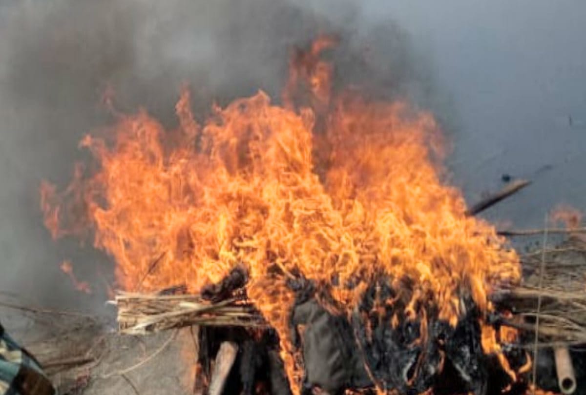 Both the machines of gas crematorium shut down due to heating in varanasi