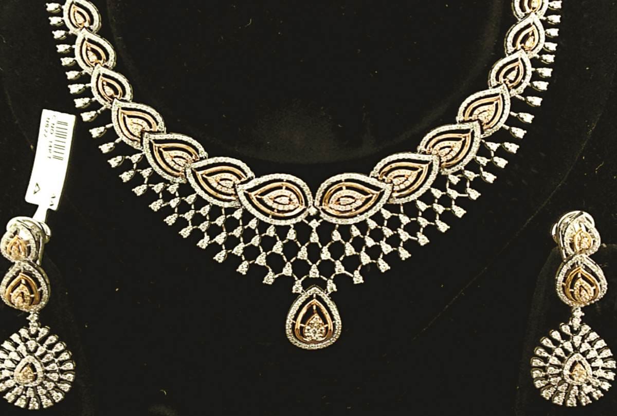 people are buying jewellery for karwa chauth in lucknow