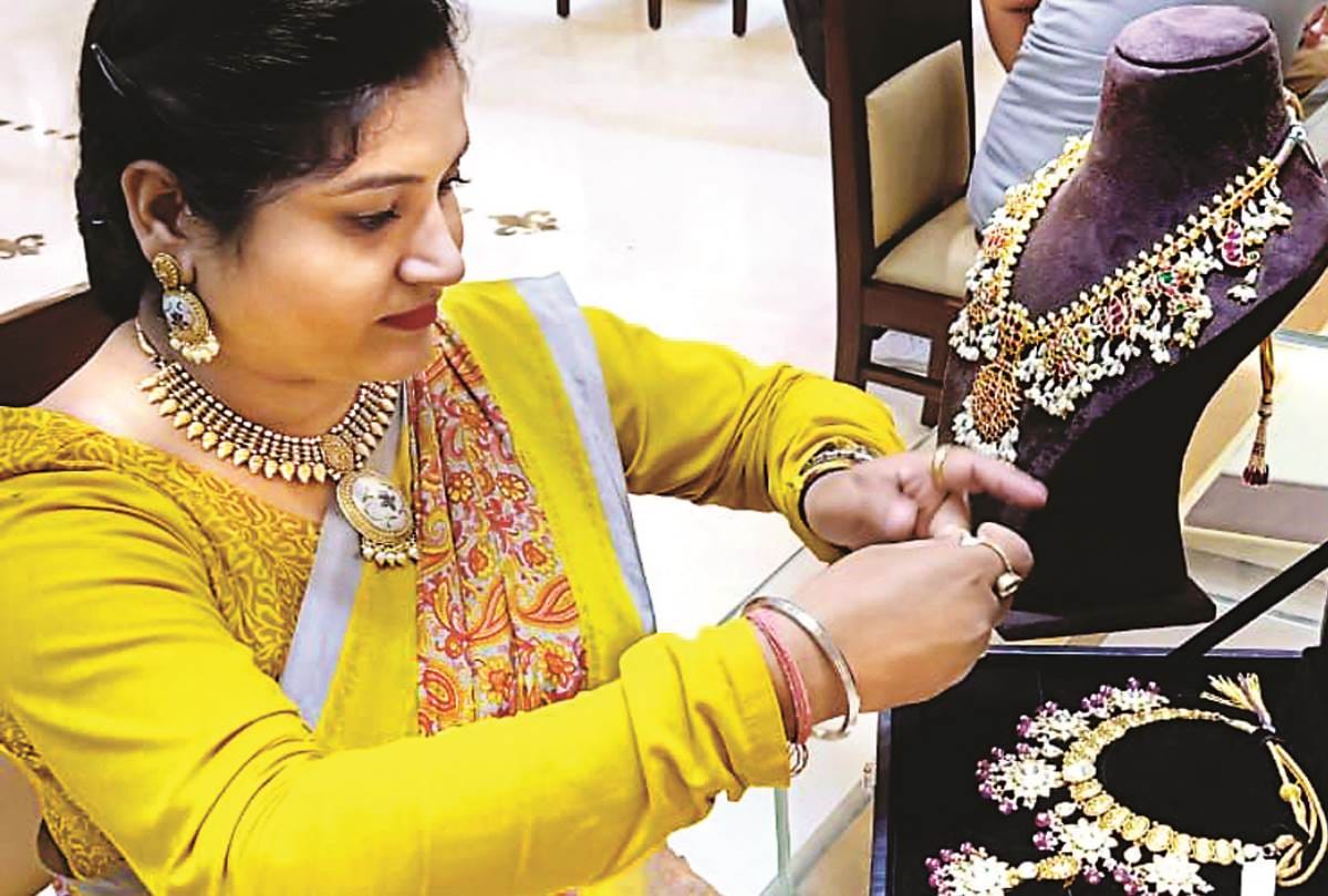 people are buying jewellery for karwa chauth in lucknow