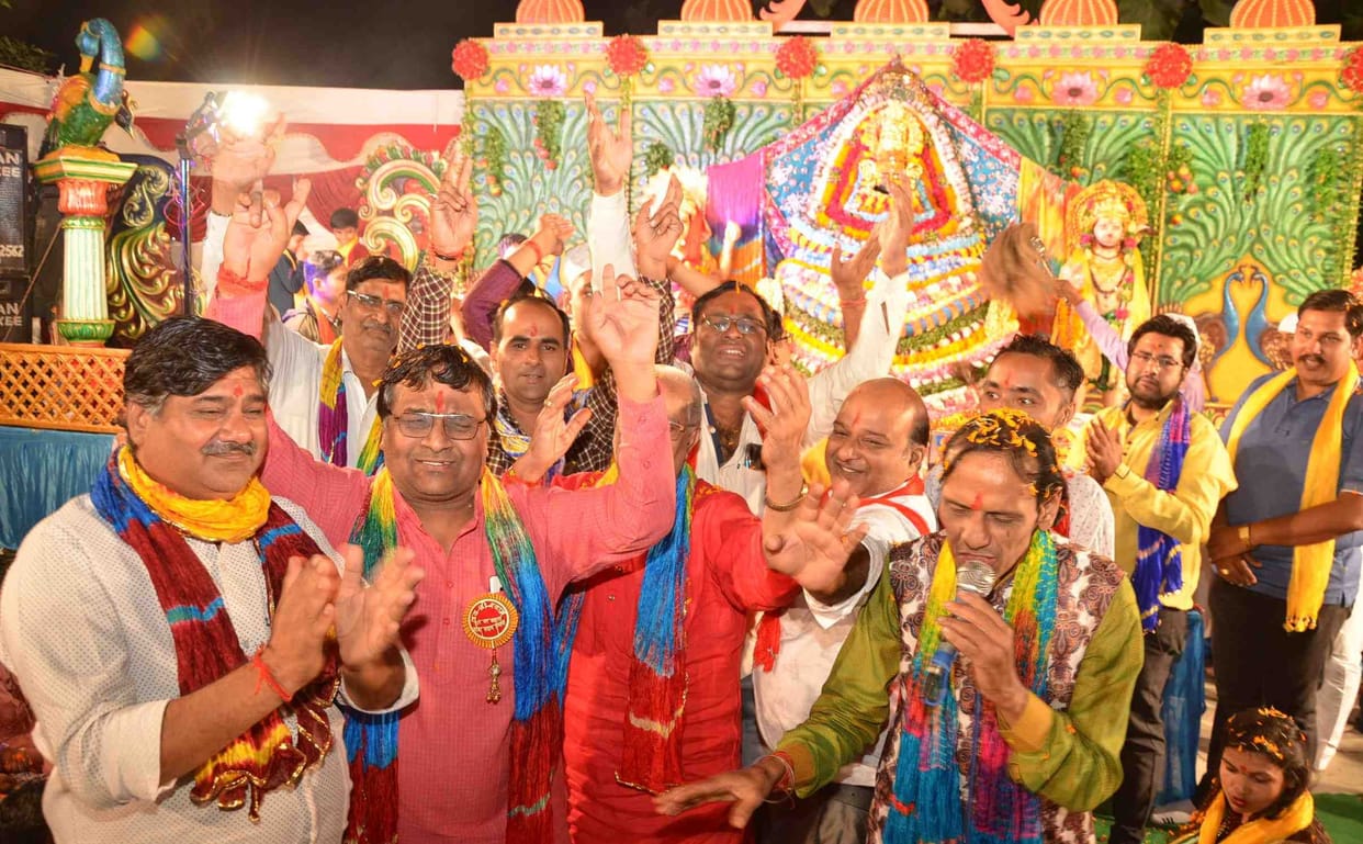 Devotees visit Shri Khatushyam's hymns