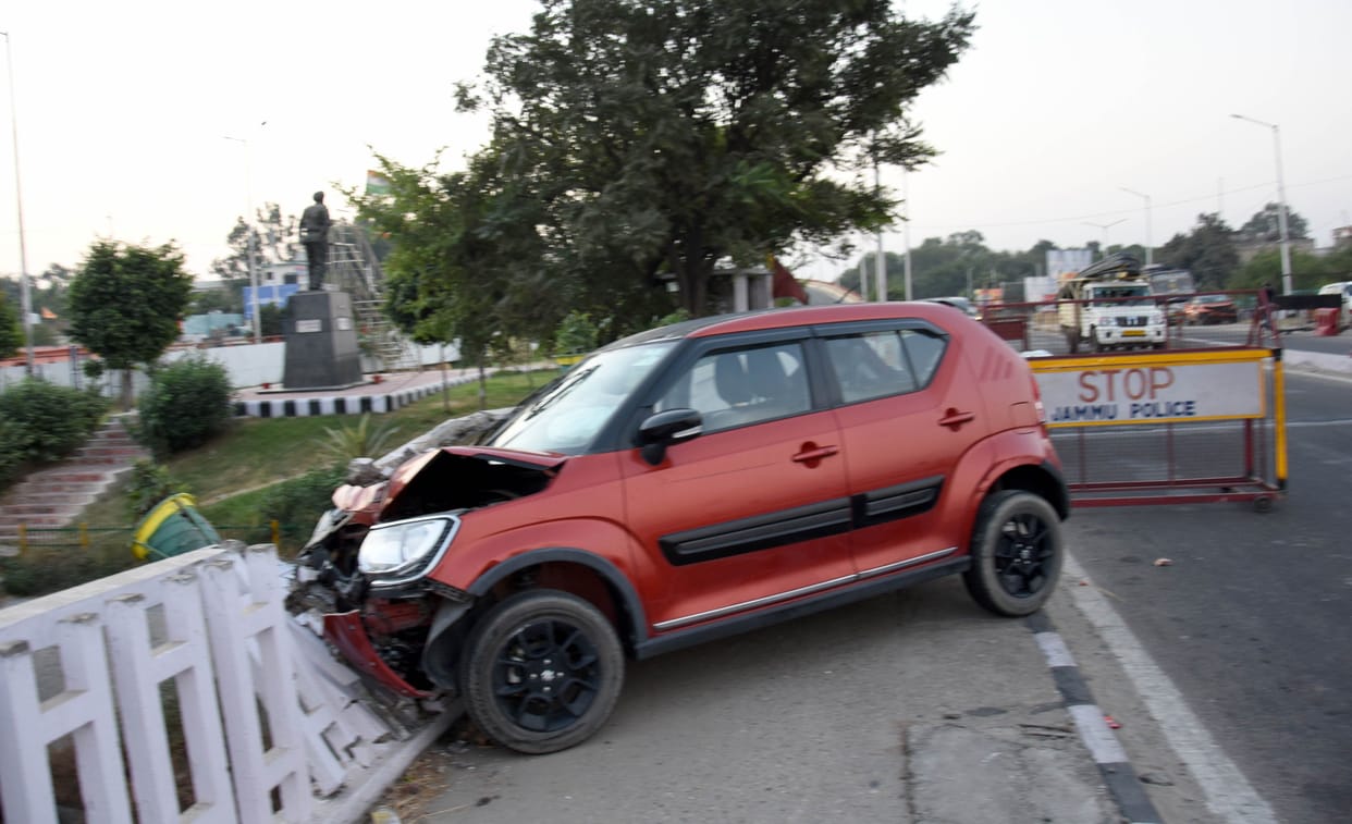 mini bus accident on akhnoor road, 9 person injured