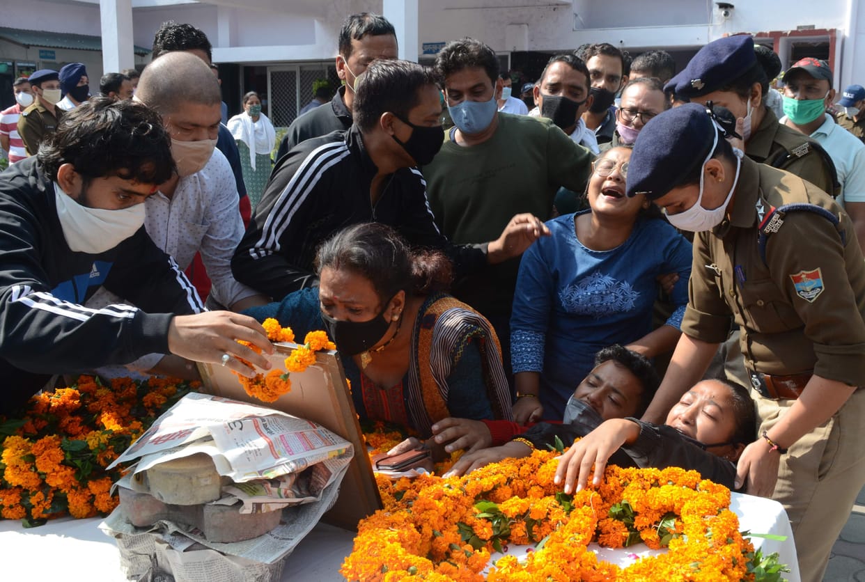 Corona-infected soldier dies, subordinates with SSP give final salute