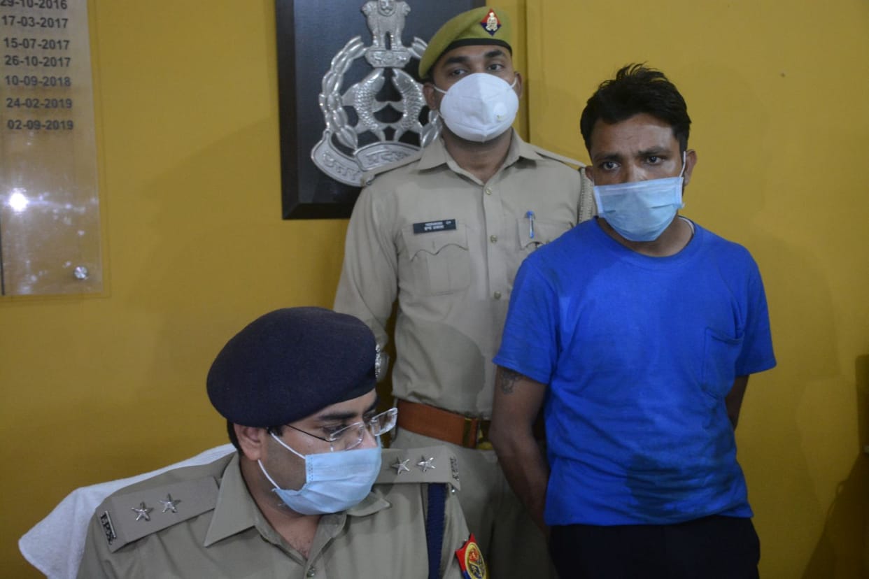 police aarested for accused of stabbing wife