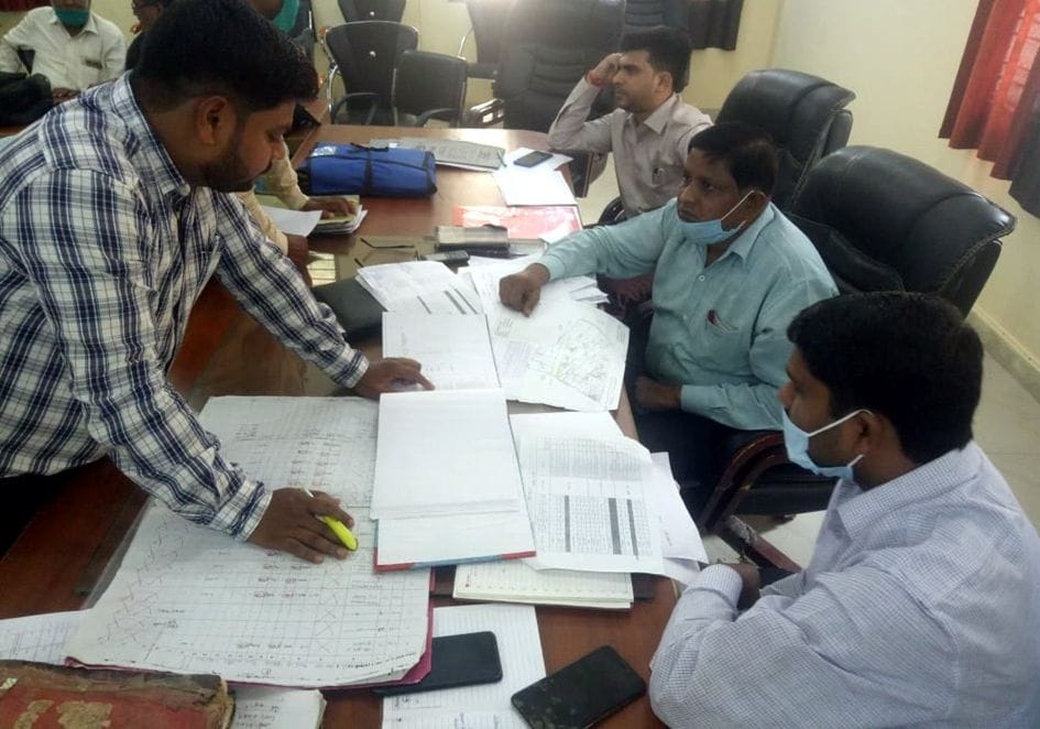 chaubees ghante mein abhilekh poore na hue to lekhapaal par hogee kaarravaee