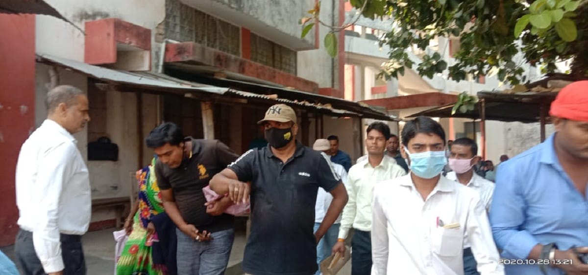EO mani manjari rai suicide case: Maniyar chairman Bhim Gupta surrendered in court, computer operator Akhilesh arrested in ballia