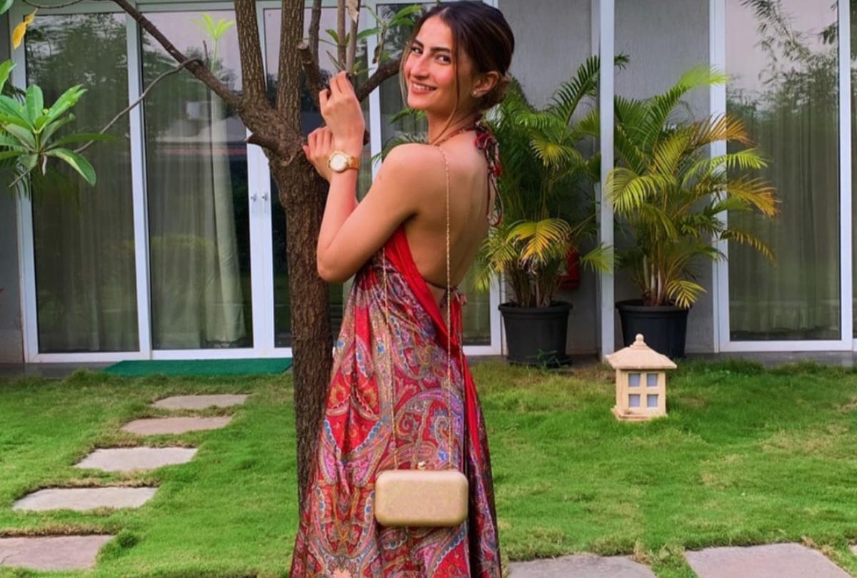 palak tiwari shweta tiwari daughter stunning gorgeous images wallpapers photos download in hd