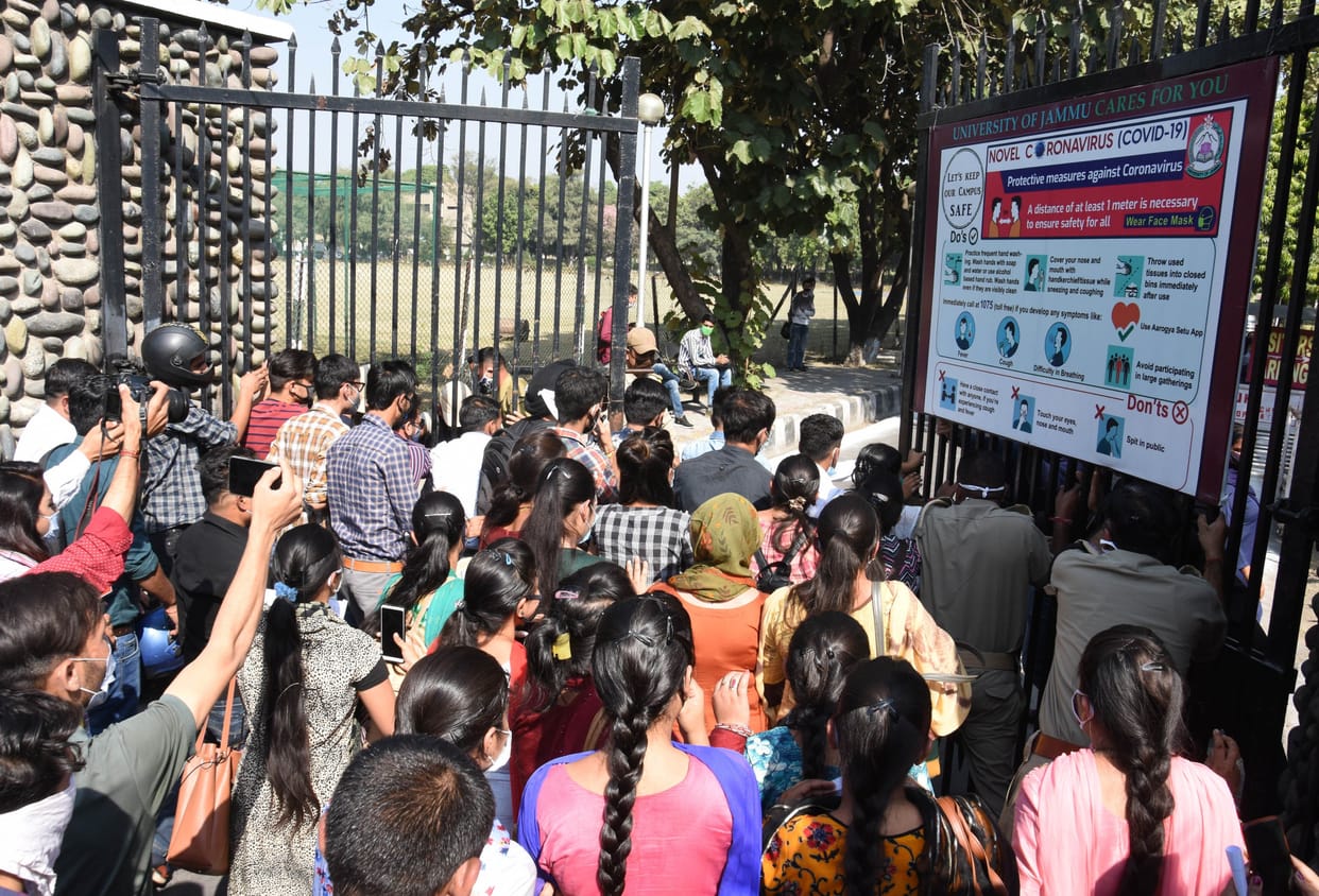 student protest in jammu univercity