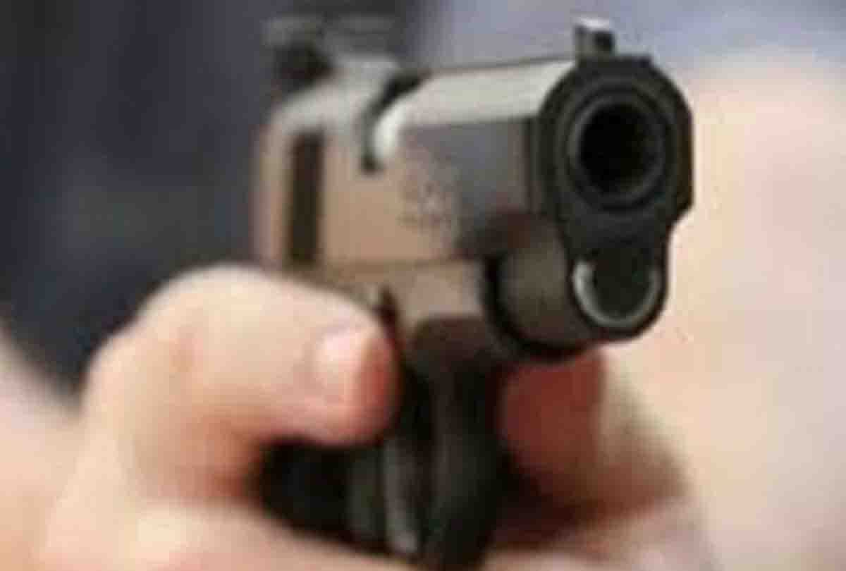 Bullets fired in brothers, one died in etawah