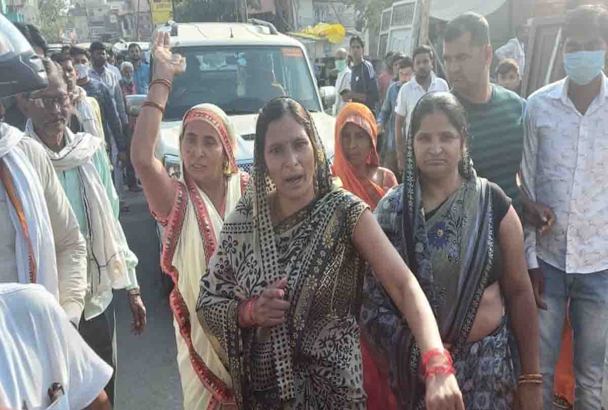 SP leader Zilla Panchayat member's wife dies in suspicious circumstances