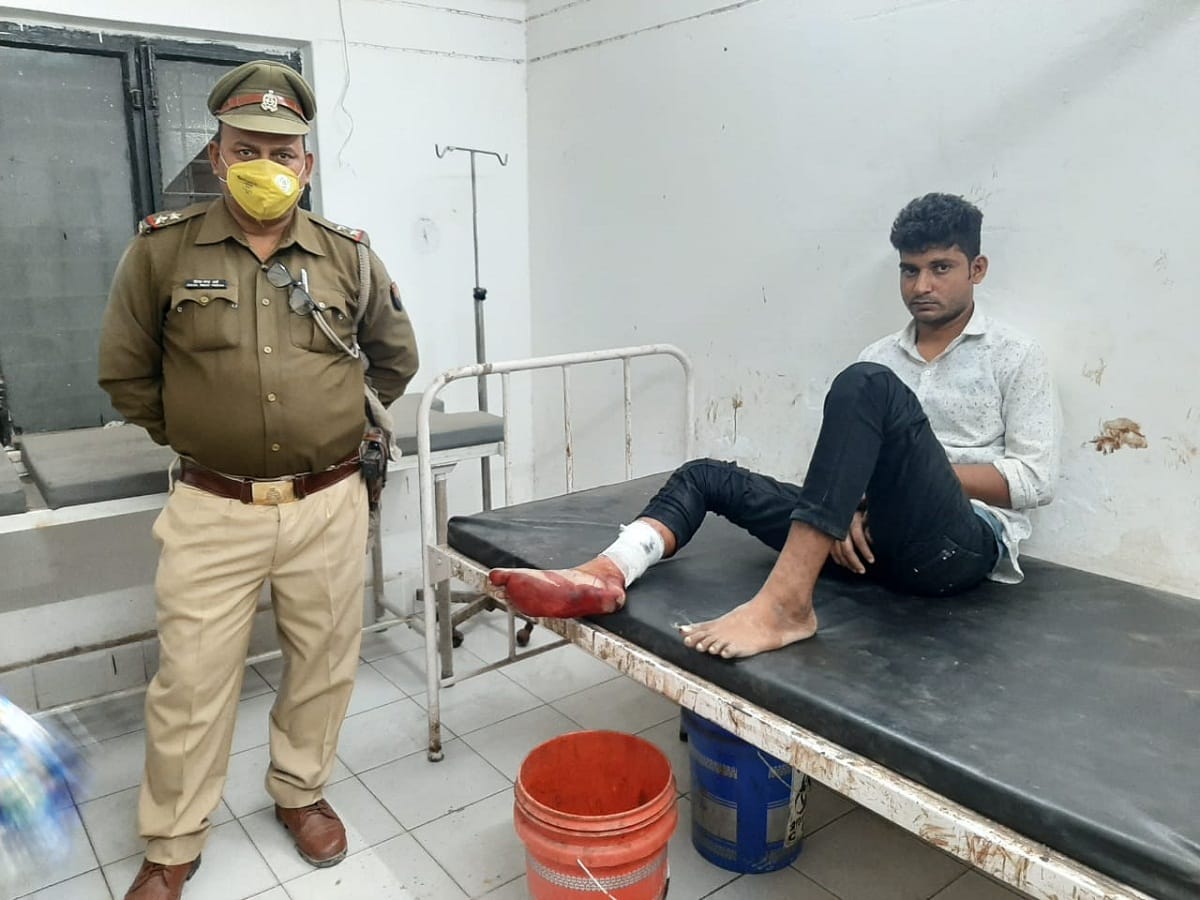 Police arrested 50 thousand prize criminal after encounter in chandauli