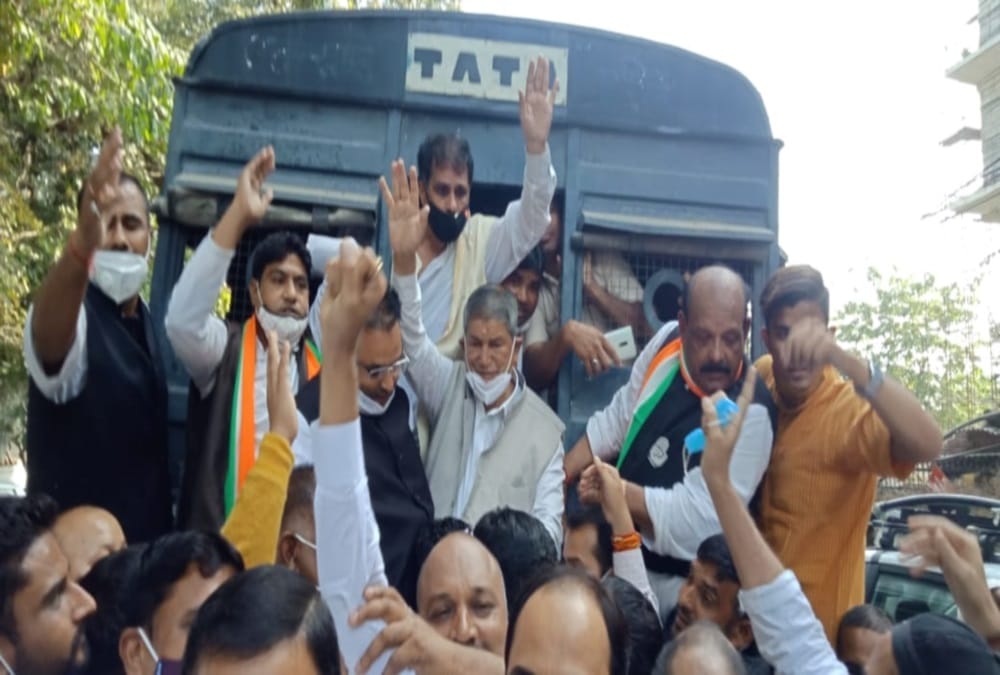 Uttarakhand Latest News: Congress Workers Protest against cm trivendra singh rawat, Social Distancing Broke, Photos