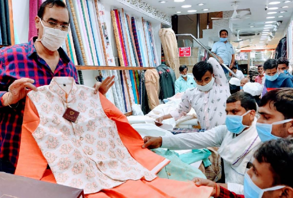 people are buying dresses for festivals and marriage in lucknow