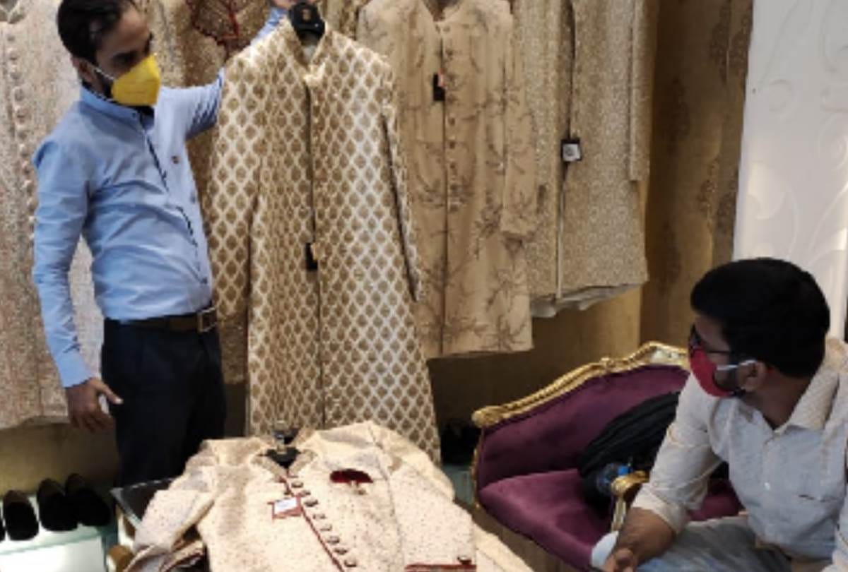 people are buying dresses for festivals and marriage in lucknow