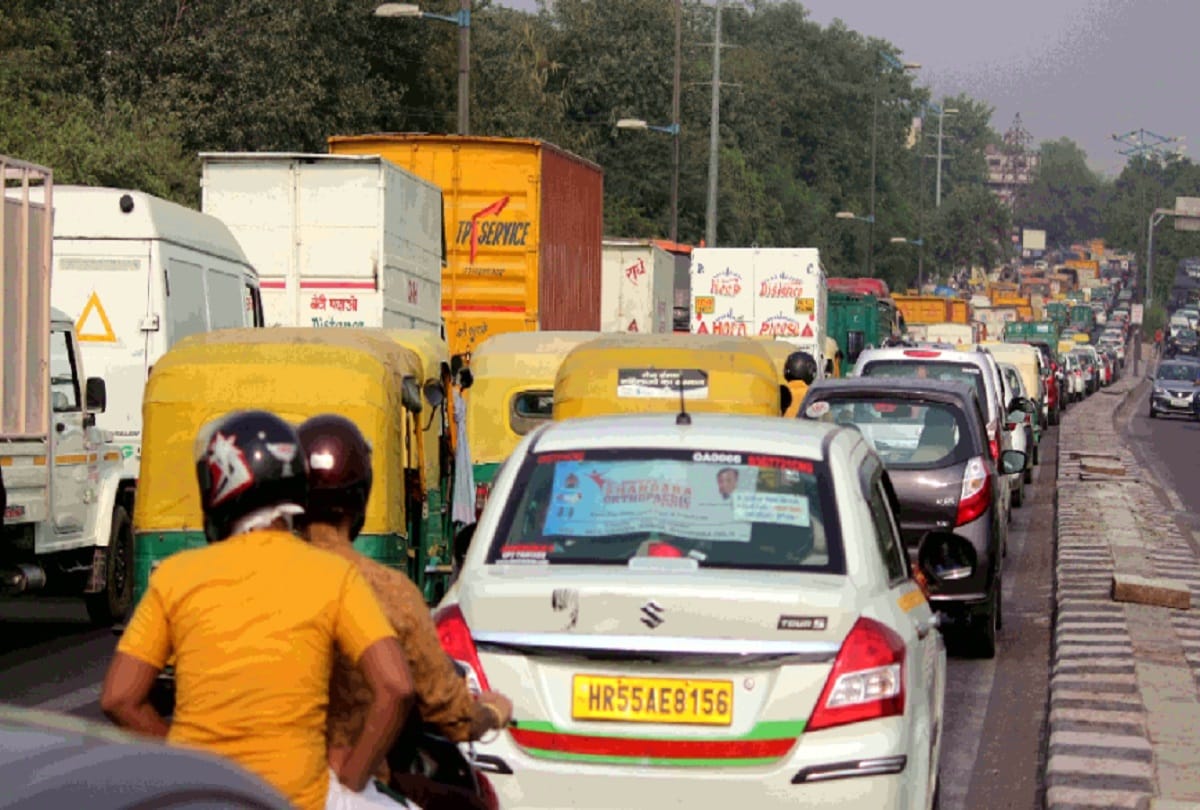 Long jam in South Delhi due to Gurjar society protest on DND