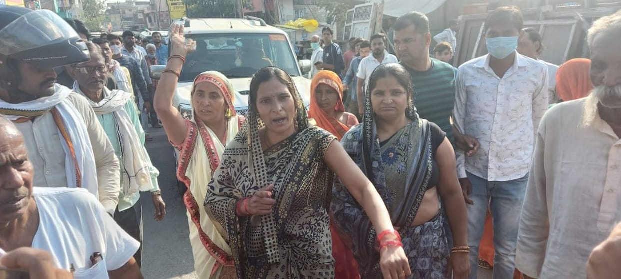 Wife of SP leader Zilla Panchayat member dies in suspicious circumstances in Farrukhabad
