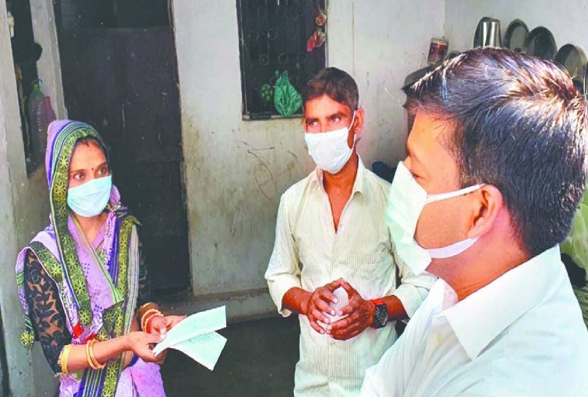 PM Narendra Modi Virtual Interacted With Street Vendor Preeti In Agra