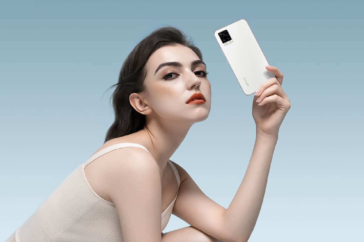 vivo V20 Moonlight Sonata colour variant will be available for sale starting October 29, 2020