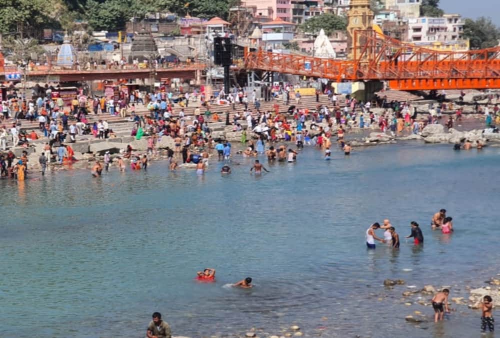 Sharad Purnima 2020: Devotees doing Ganga Snan in har ki pauri, Photos