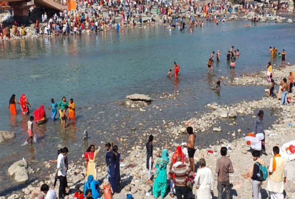 Sharad Purnima 2020: Devotees doing Ganga Snan in har ki pauri, Photos
