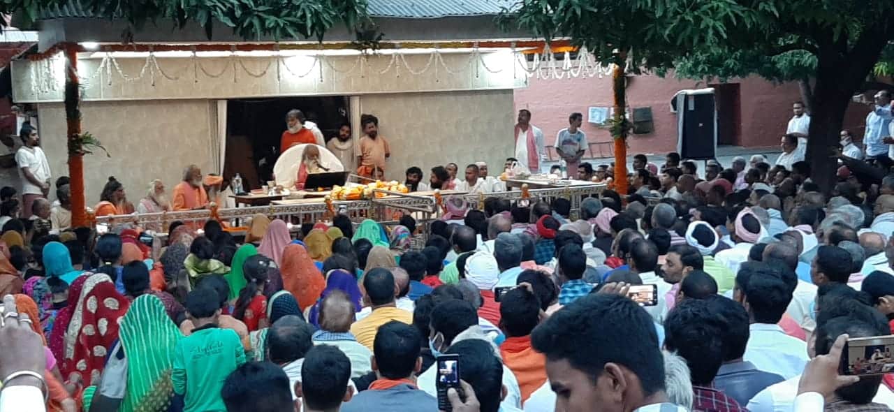 Swami Adgadanand Maharaj arrived at Sakteshgarh Ashram after 48 days, devotees welcomed with dhol-nagade