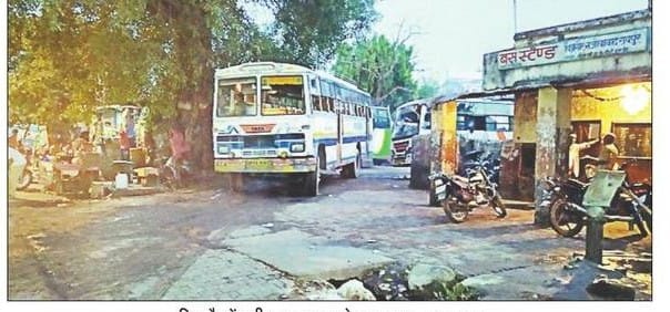 Bijnor-Najibabad bus stand not empty even after a year