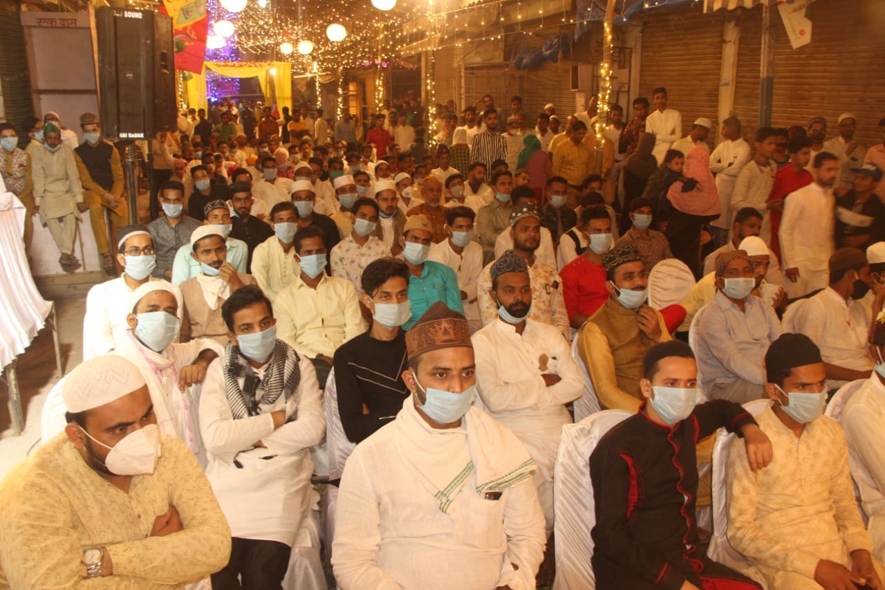 Varanasi: Nabi-Nabi everywhere, swing in the happiness of Amad-e-Mustafa, pray for progress and peace