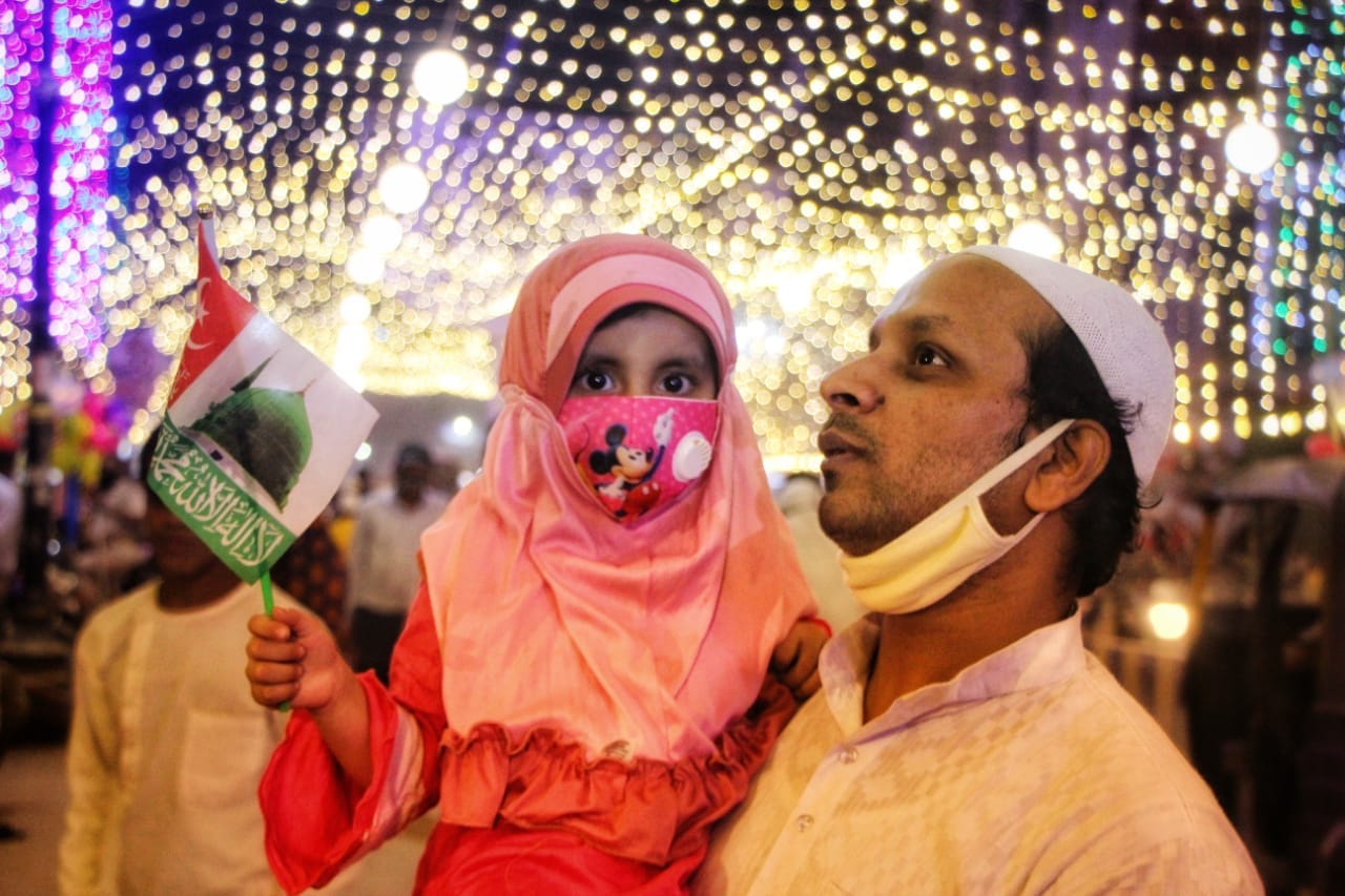 Varanasi: Nabi-Nabi everywhere, swing in the happiness of Amad-e-Mustafa, pray for progress and peace