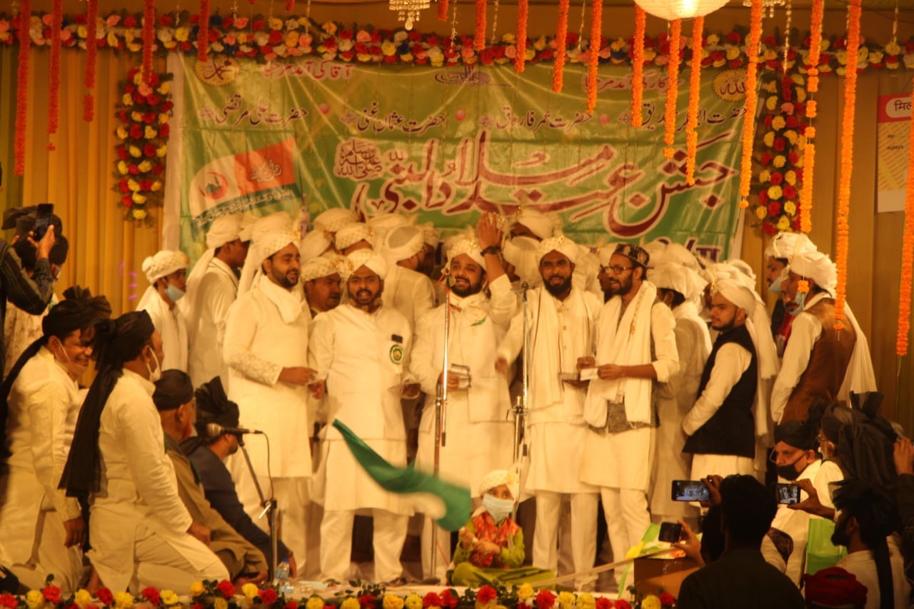 Varanasi: Nabi-Nabi everywhere, swing in the happiness of Amad-e-Mustafa, pray for progress and peace