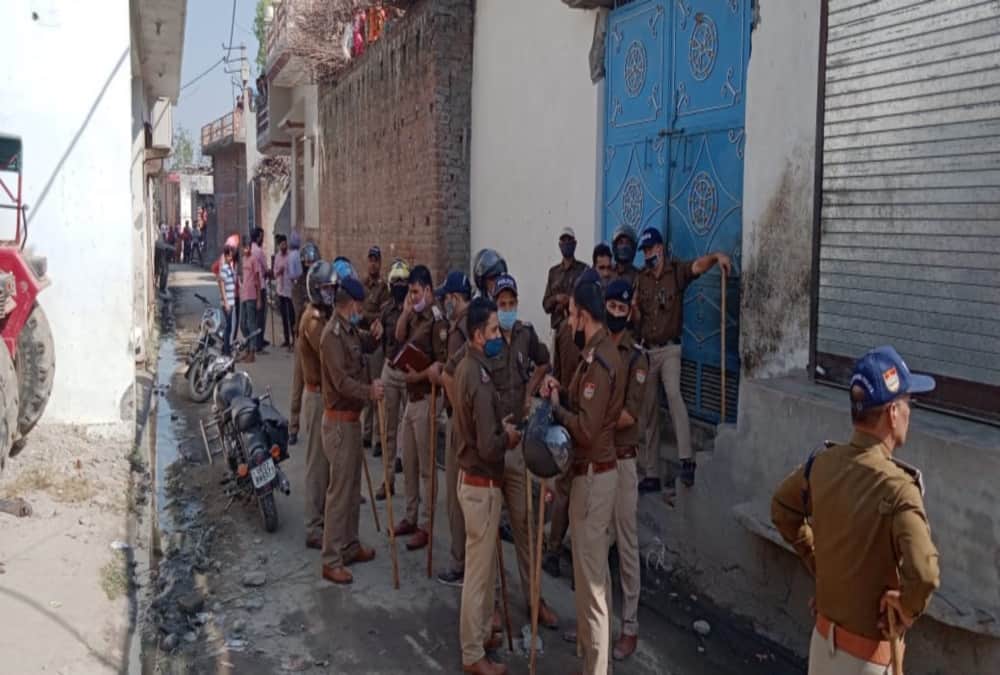 Roorkee Latest news: Ruckus and Stone pelting between two communities for construction of religious places
