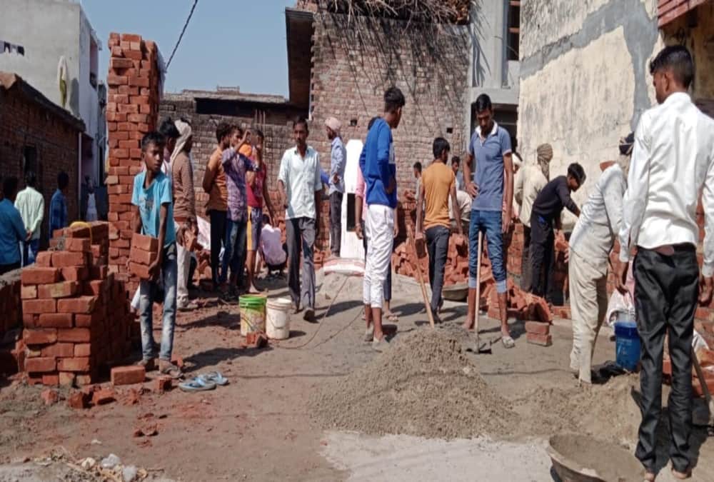 Roorkee Latest news: Ruckus and Stone pelting between two communities for construction of religious places