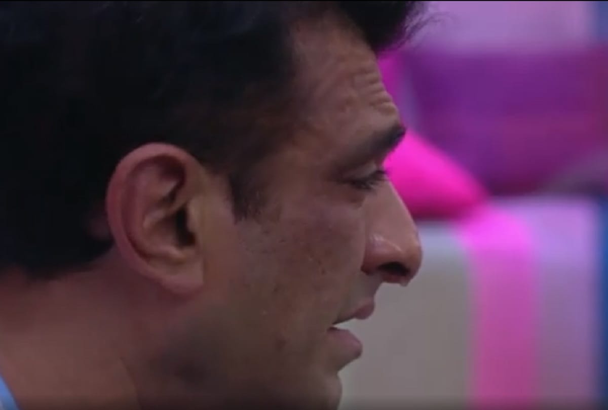 Bigg Boss 14 eijaz khan cried in salman khan show after fight with Kavita Kaushik