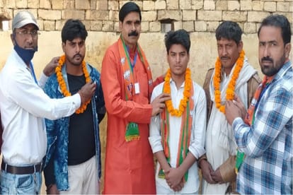 पाकिस्तान छोड़कर आए हिंदू परिवारों का स्वागत...